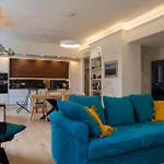 Room In Stunning Central Open Space Apartment