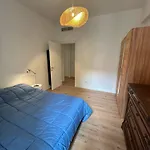 Room In Stunning Central Open Space Apartment